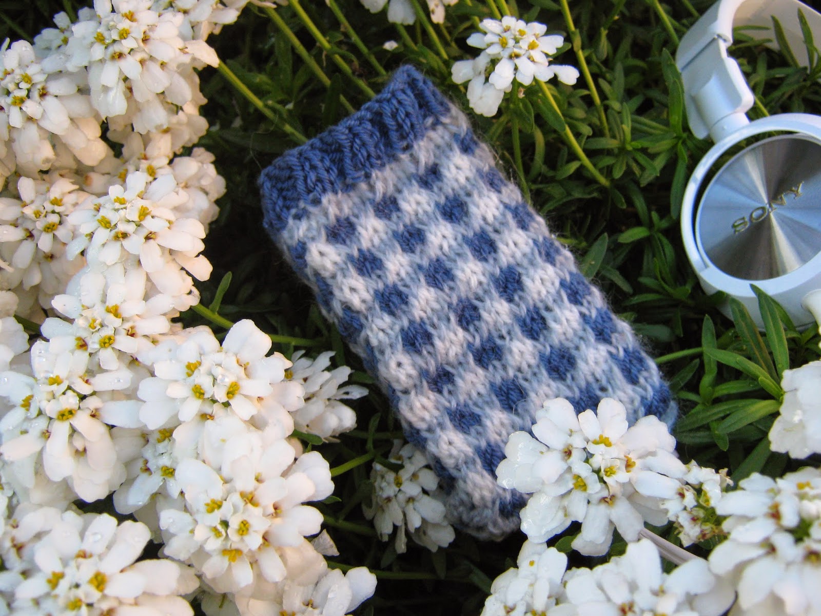 Free Knitting Pattern Gingham Phone Cosy