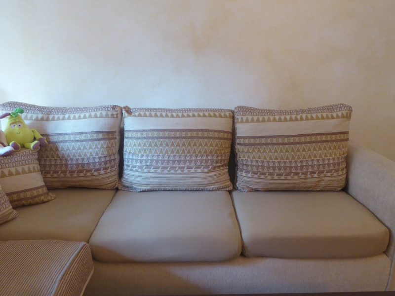 Rinnovare il divano coi copricuscini elasticizzati  Casalinga imperfetta -  Ricette vegane, recensioni libri, prodotti biologici.
