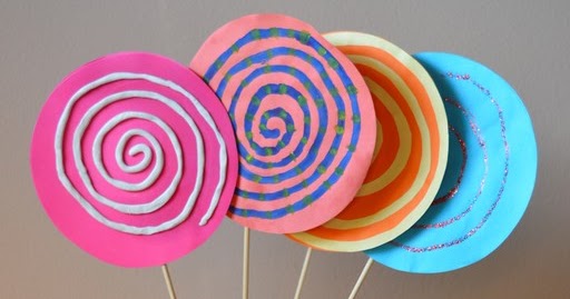 Prace plastyczne - Kolorowe kredki: Lizaki - różne techniki plastyczne