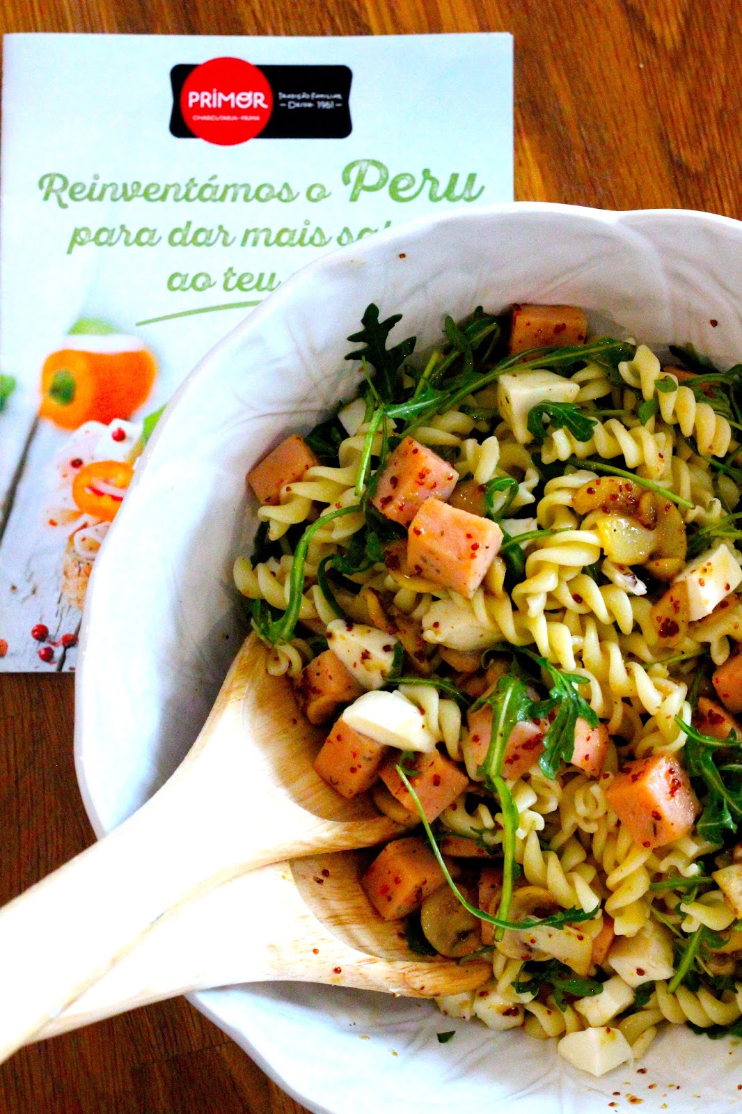 Salada de Massa com Peito de Peru com Ervas Primor e Molho de Mostarda, Mel e Limão (receita também em video)