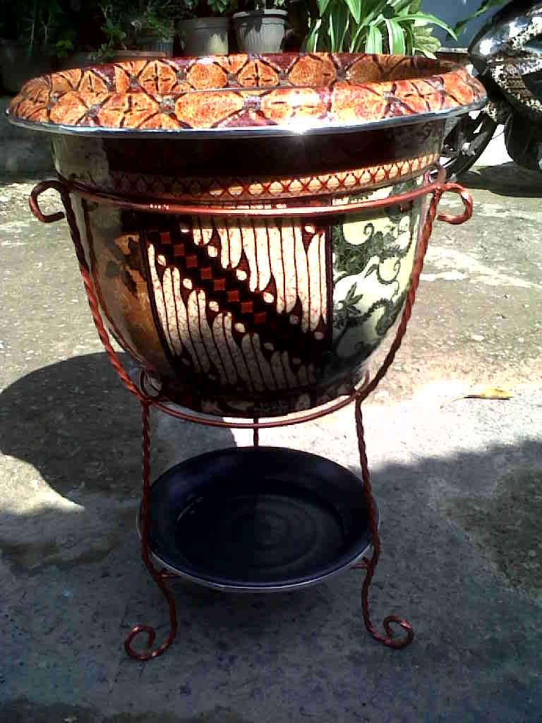Berna Dian: Pot Batik Suyono