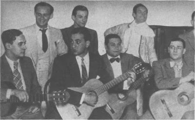 Carlos Roldan con el también cantor Argañaraz, los guitarristas Cerda, Ferrari, Rodríguez y el  animador Cobos,en 1935.