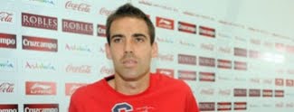 Sevilla renueva a Fernando Navarro