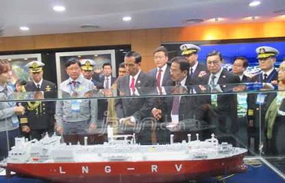 Gambar Presdien Jokowi memesan kapal selam tercanggih dari Korsel