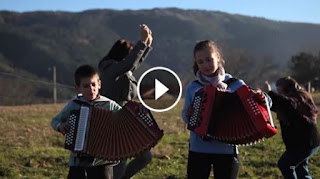 https://www.facebook.com/absolutoportugal/videos/10152627013628935/