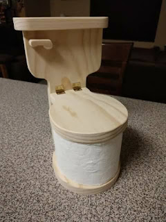 Idea de madera para colocar el papel higienico
