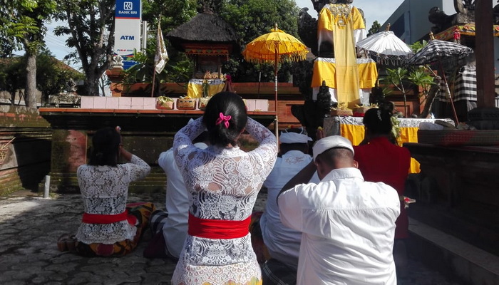 Umat Hindu Gelar Persembahyangan Hari Raya Galungan di Kodim Bangli