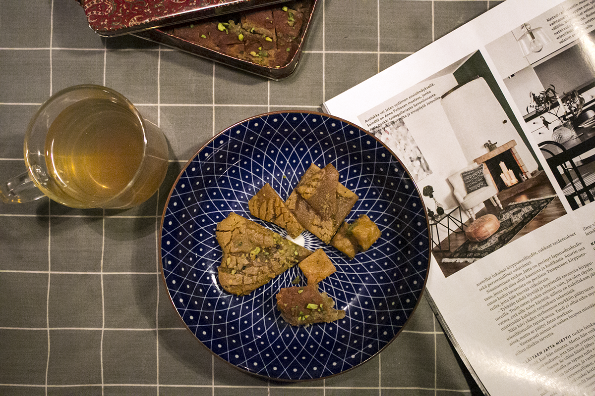 FOUR THINGS RIGHT NOW: IRANIAN COOKIES AND ALL THE STARS