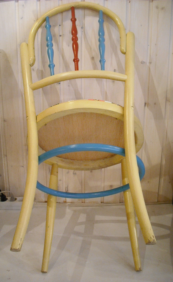 1Unik in Action: 'Dogs' Chair