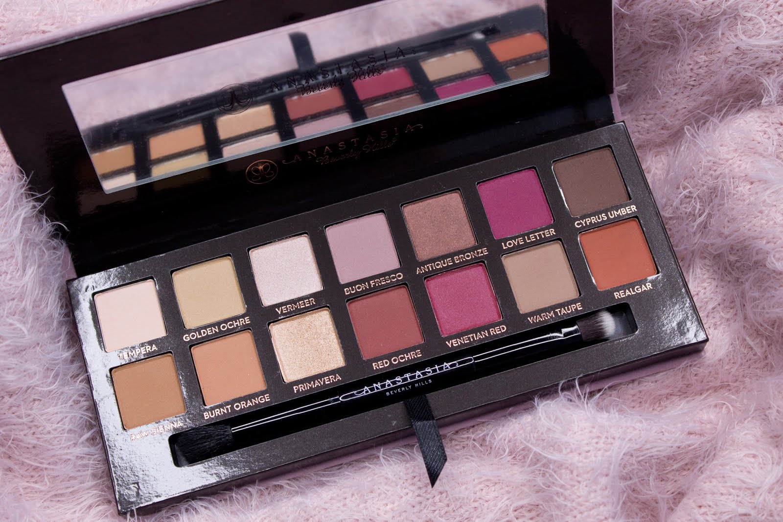 Modern renaissance. Палетка anastasia beverly hills modern renaissance свотчи. модерн ренессанс свотчи. modern renaissance sephora.