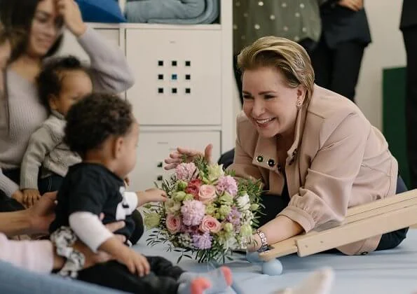 Grand Duchess Maria Teresa visited the Zoé and Yua groups at Norbert Ensch Reception Center in Luxembourg red cross