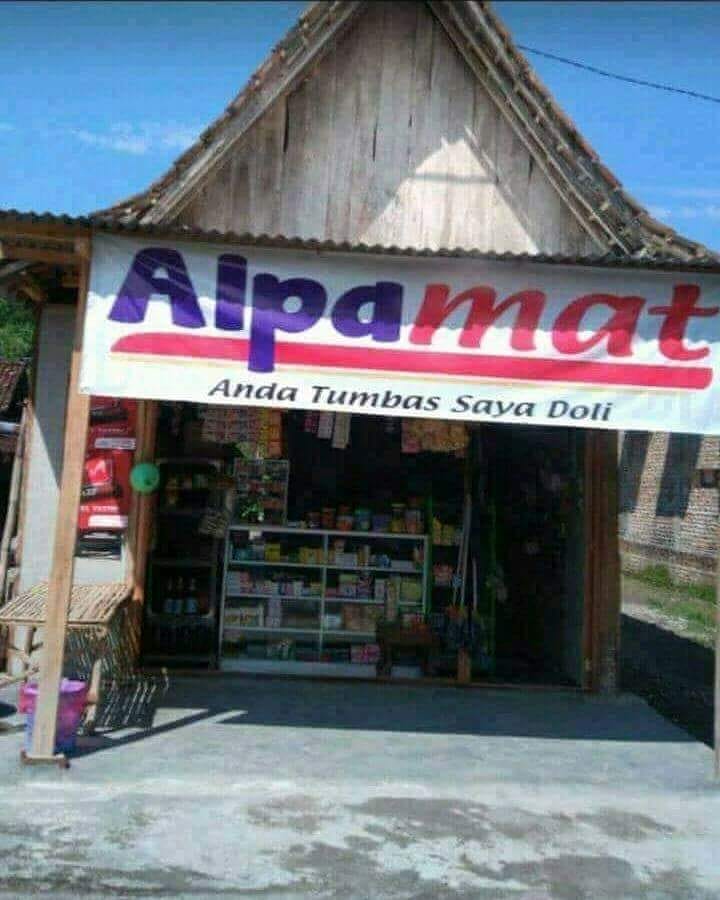 8 Spanduk Tempat Makan Ini Kocaknya Bikin Perut Lapar