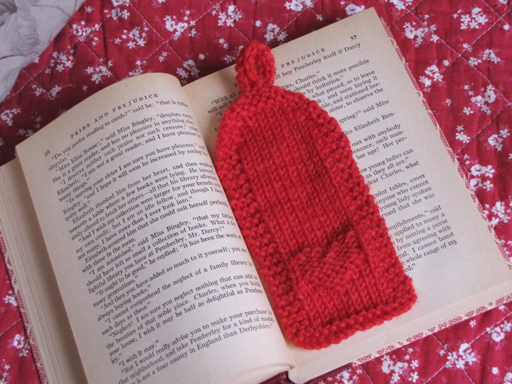 Valentine, Heart Bookmark Knitting Pattern - Natural Suburbia