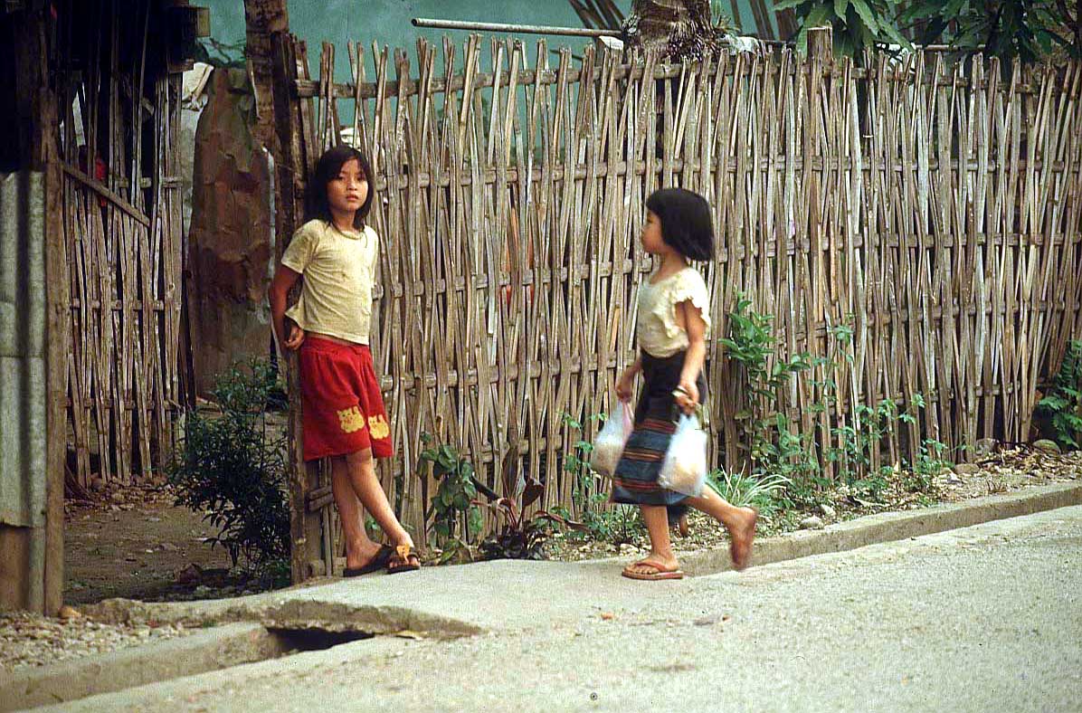 Износ азиатов. Филиппины босиком. Детская проституция в Азии. Камбоджа босиком. Босая филиппинка.