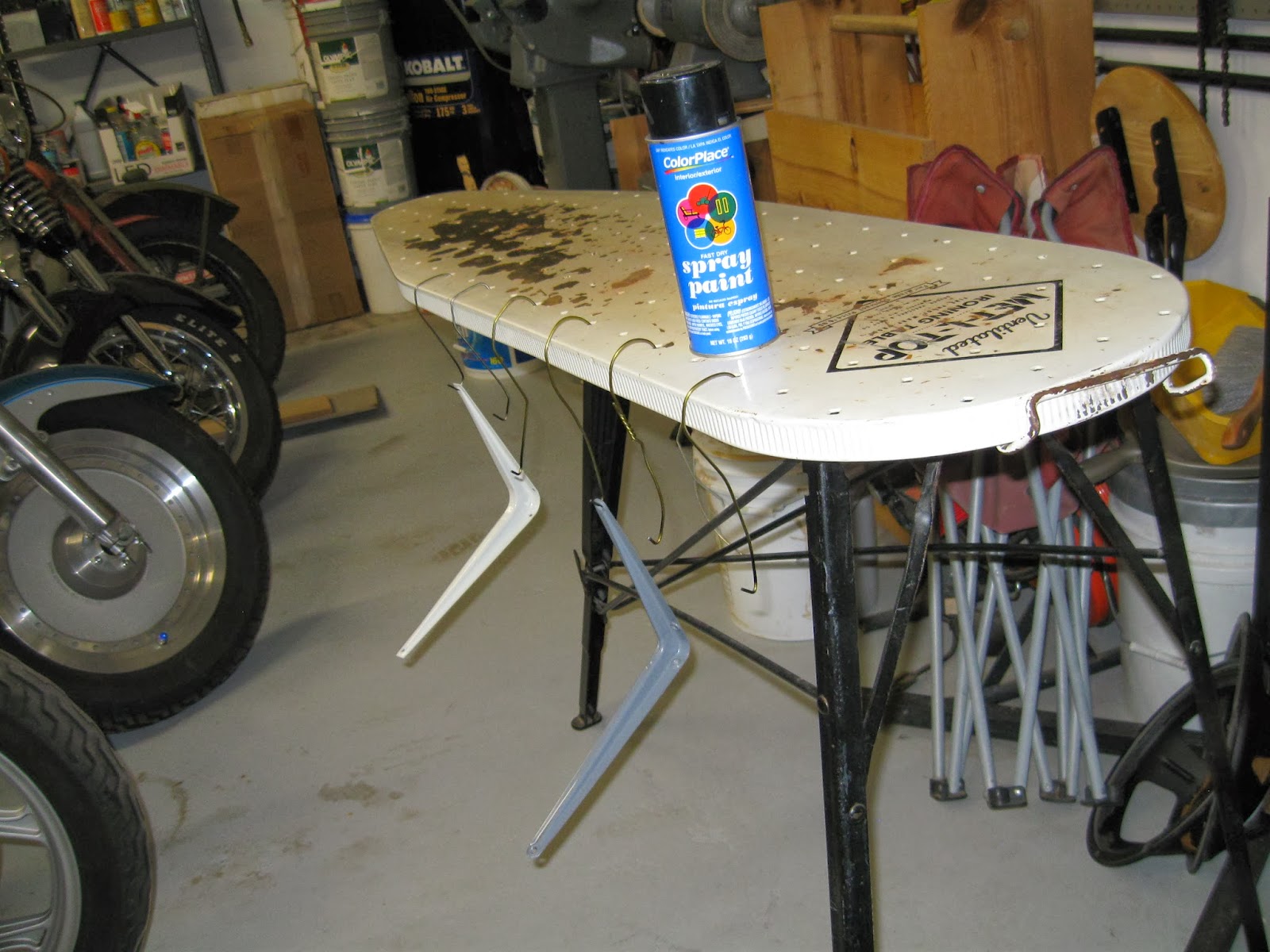 Easy Cheesy Garge Uses for a Coat Hanger