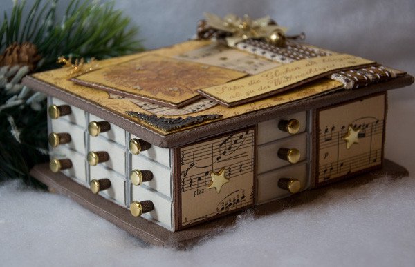 Herbstnebel: Vorfreude schönste Freude - eine Adventskalender Komode