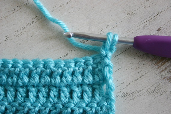 Four Ways to Avoid the Turning Chain Hole when Crocheting by Susan Carlson of Felted Button