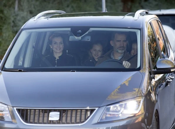 Queen Letizia, Princess Leonor and Princess Sofia visited Jesus José Ortiz who is the father of Queen Letizia for the celebrations called "Epiphany Day