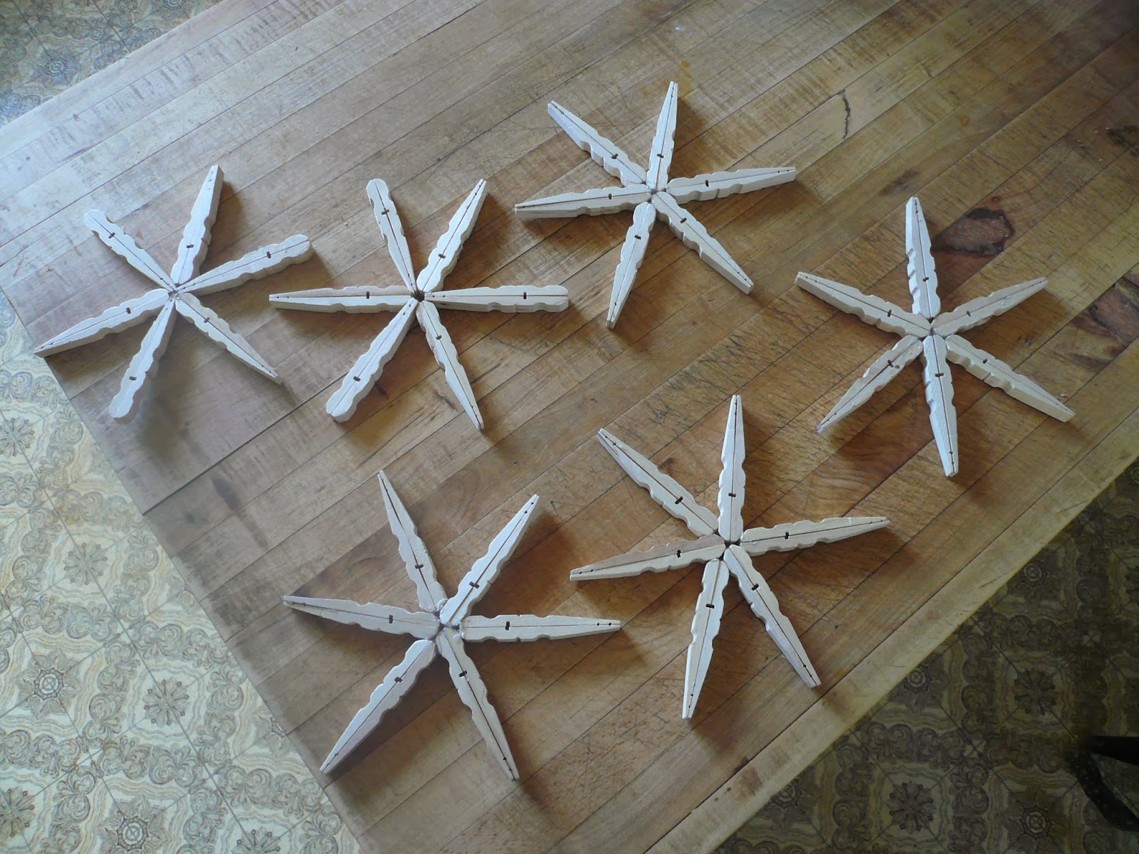 barefoot crafting: Holiday Pregaming, Ornament-style: Clothespin Snowflakes