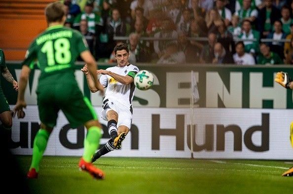 schwarzes fußballtrikot