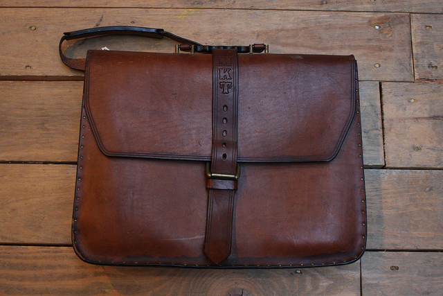 Loopy Mango: Featured Item: Vintage Leather Satchels