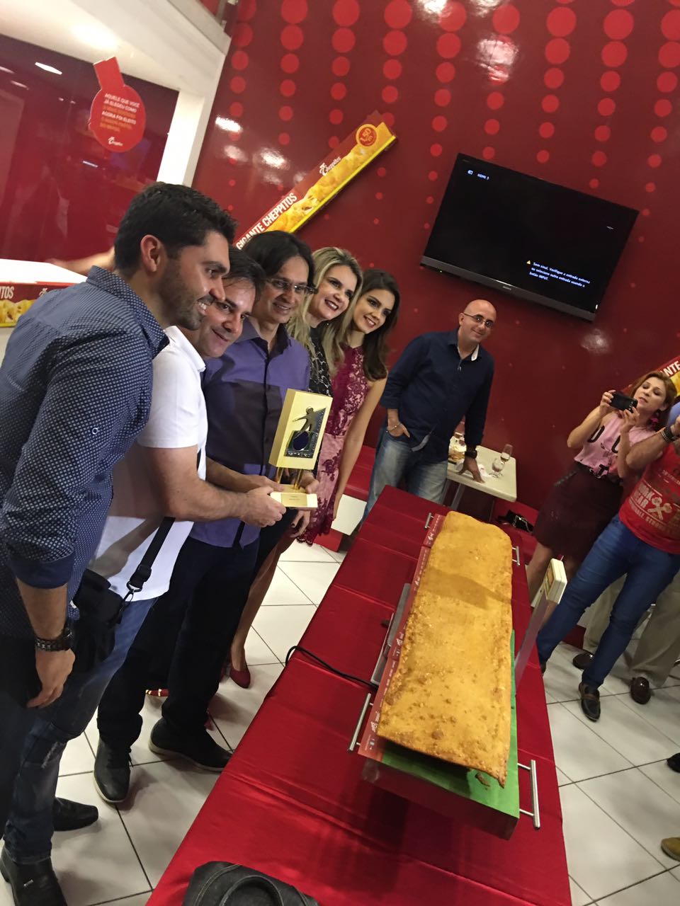 Luciano Rocha CHEPPITOS TEM O MAIOR PASTEL DO BRASIL