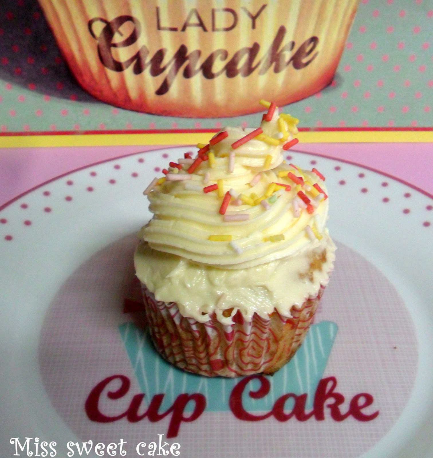 Miss Sweet Cake Cupcakes de vainilla (elaborados sin huevo) con