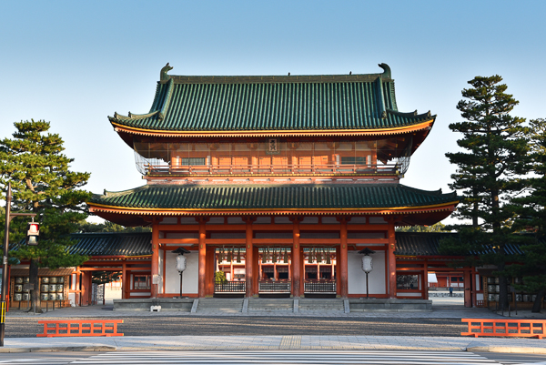 heian shrine kyoto japan The entrance of the shrine with it's captivating colors