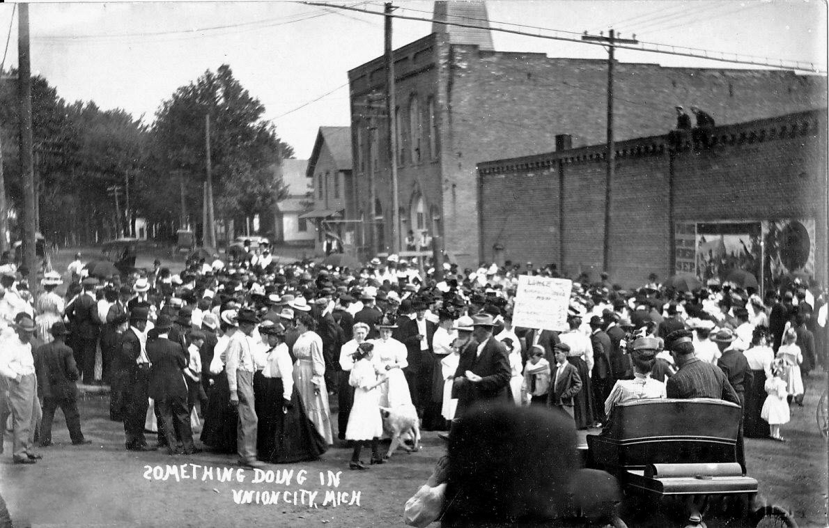 Old Union City Postcards and Pictures... Corner of Broadway at East