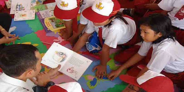 Buku Panduan Gerakan Literasi Sekolah (GLS) di SD