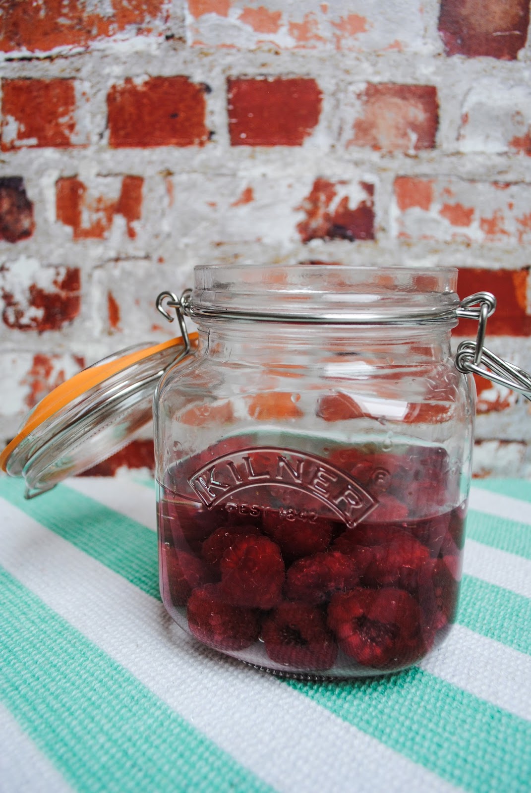 Sharkett Sisters: HOMEMADE RASPBERRY GIN