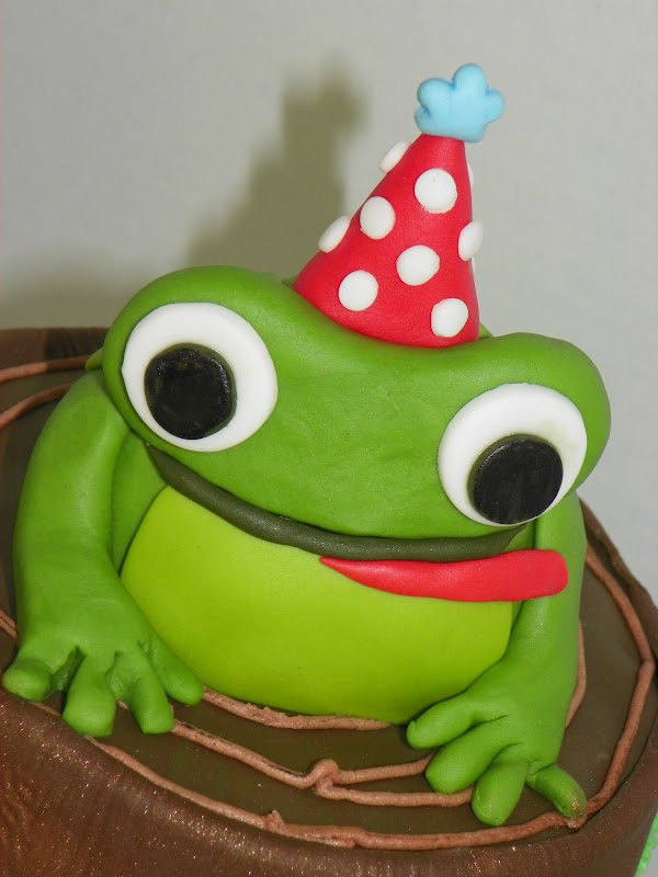 plumeria-cake-studio-leap-year-birthday-frog-cake-and-cookies