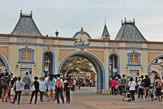 Entrance to Everland Amusement park