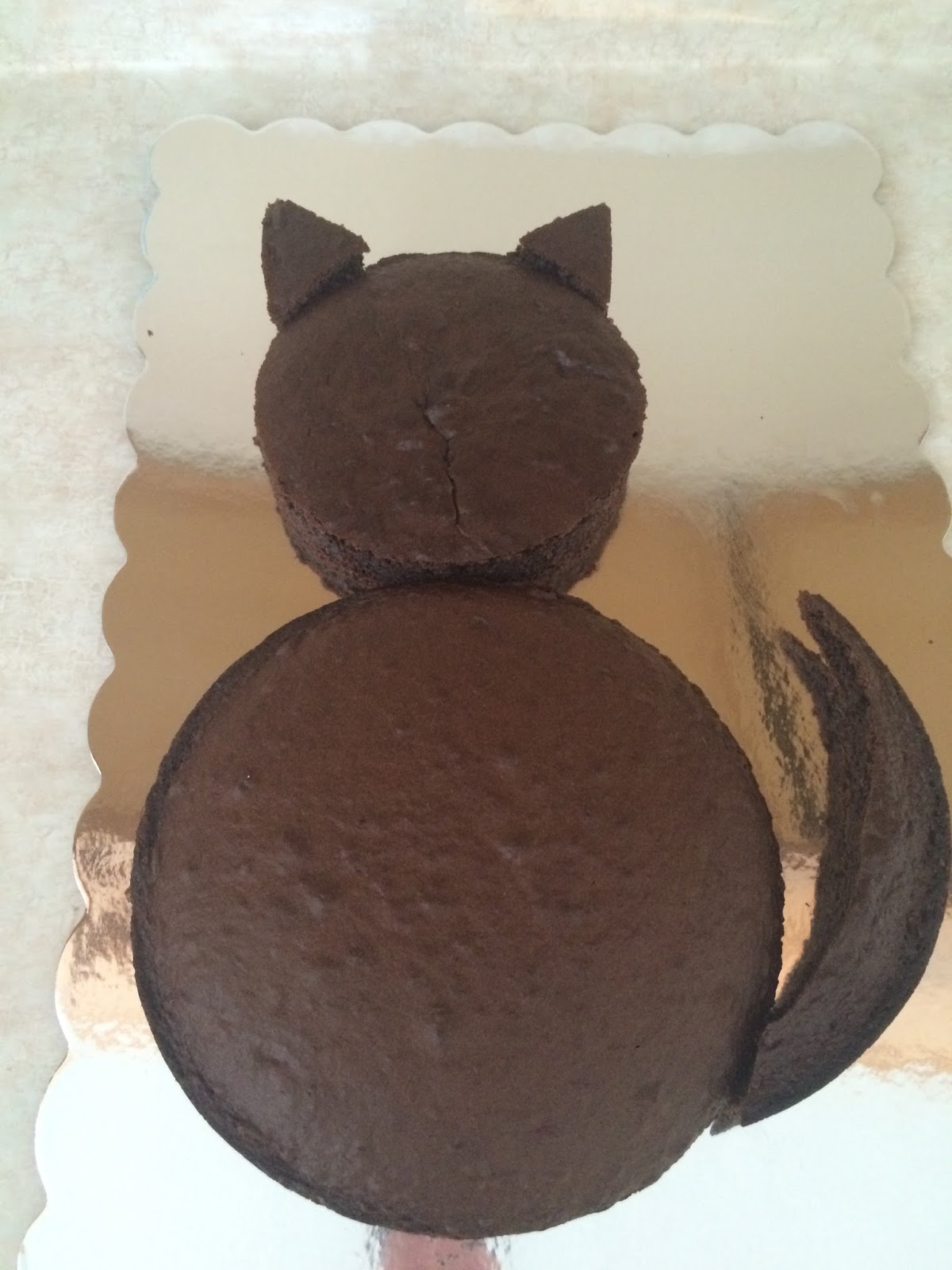The Smart Momma Cat Shaped Cake