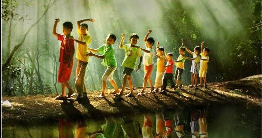 Menarilah Dan Terus Tertawa - Timur Punya Cerita: Menarilah