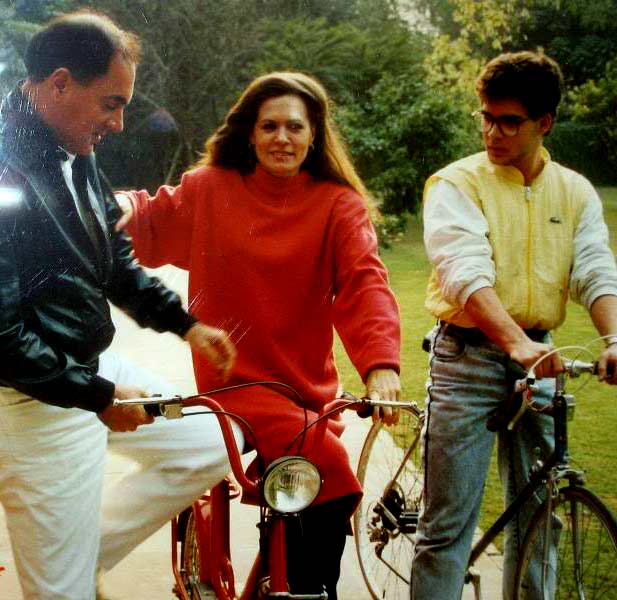 sonia-rajiv-rahul-gandhi.jpg