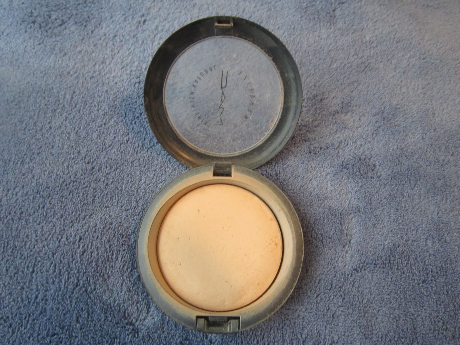 under Unravel Diligence My Makeup Issues: MAC Mineralize Skinfinish Natural in Light Medium - Review