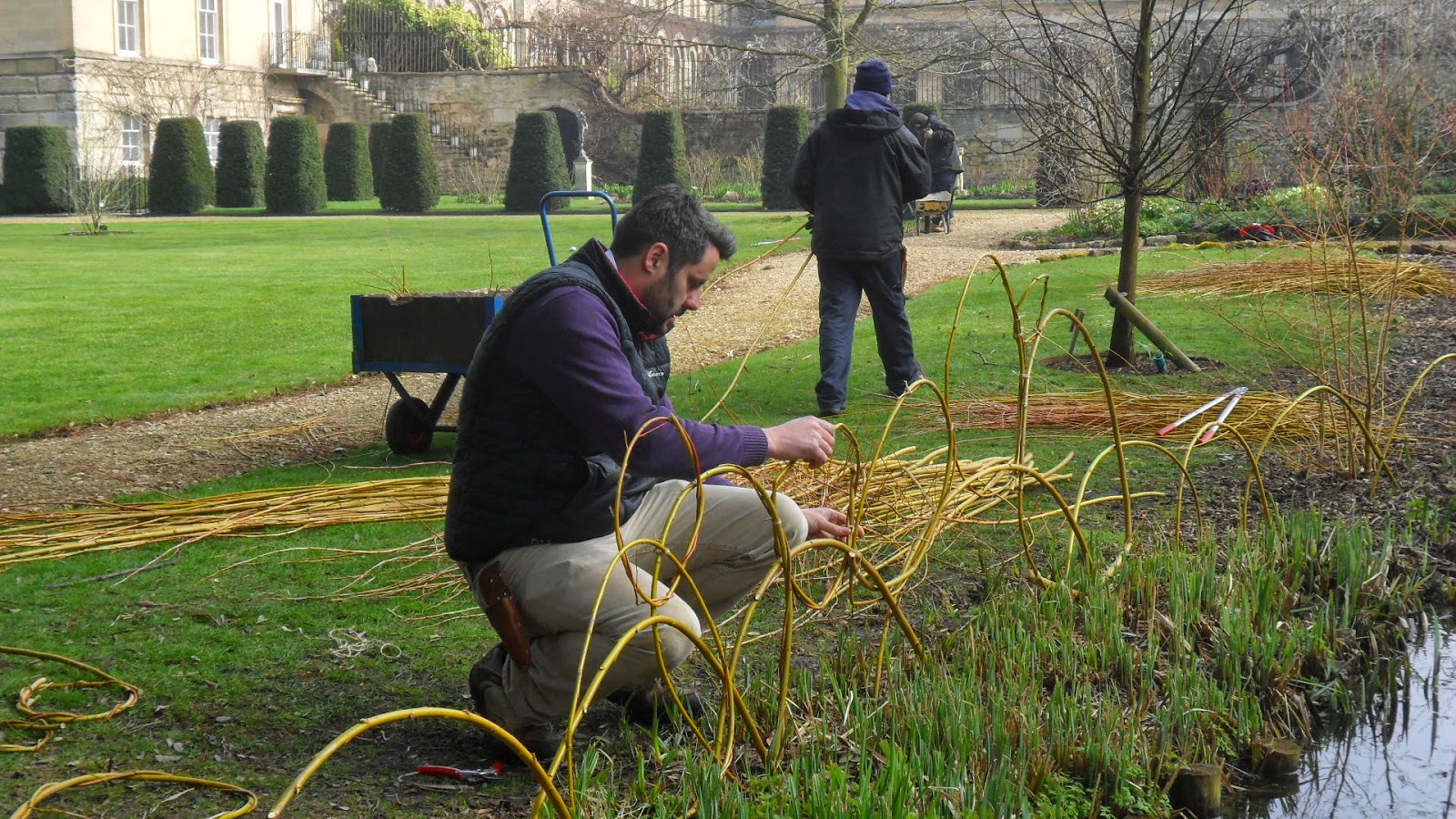 Worcester College Gardeners 2009-2018: Willow Weaving A Goose Proof ...