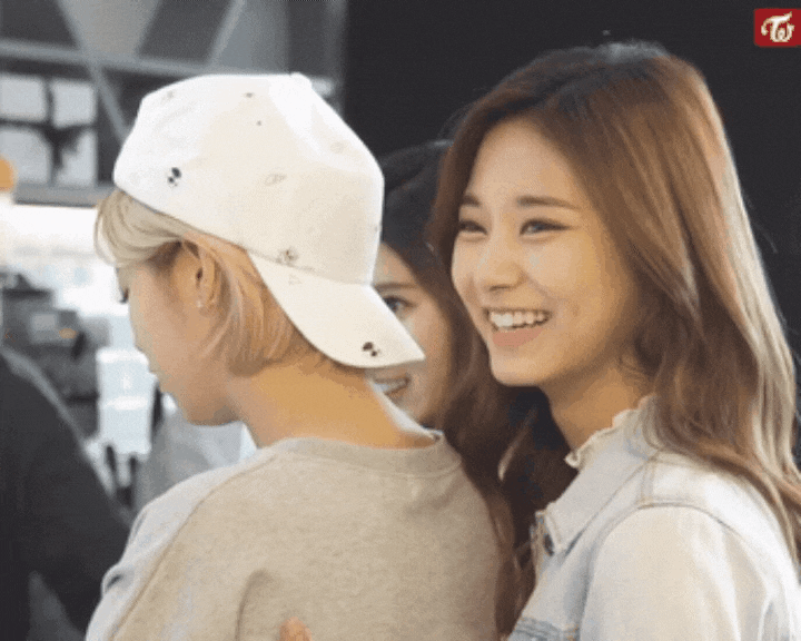 같이 놀면 애기가 되는 정연이와 쯔위 | 인스티즈