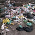Sem coleta, lixo se acumula no estacionamento do Mangueirão