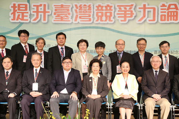 嘉義縣政府今(4)日舉辦首次非六都的前瞻健康照護論壇,嘉義縣長張花冠表示,必須在有限資源中積極面對長期照護的挑戰。
