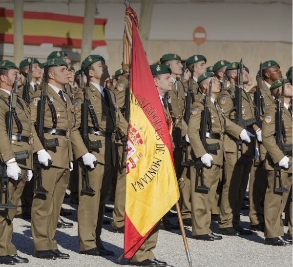 El Ejército homenajea a dos militares franquistas bautizando con su nombre un salón de actos