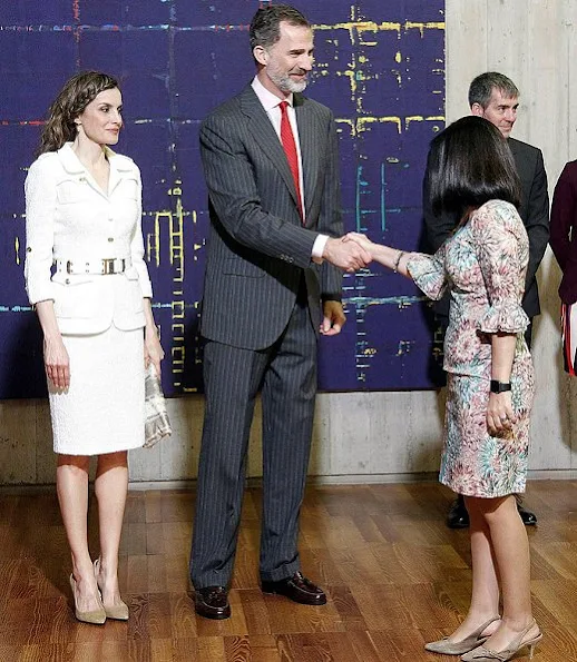 Queen Letizia wore Felipe Varela skirt suit and Magrit shoes, Mango Clutch Bag, Hogo Boss Clutch bag.  Royal couple are on a two-day long visit to the Canary Islands
