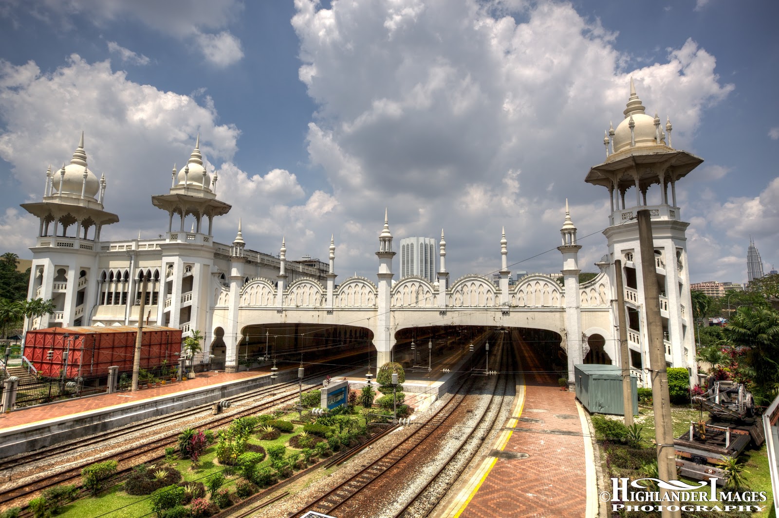 Спб малайзия. Железнодорожный вокзал Куала-Лумпур. Вокзал Куала-Лумпур Малайзия. Старый ЖД вокзал Куала Лумпур. Железнодорожный вокзал Куала-Лумпур в Малайзии.