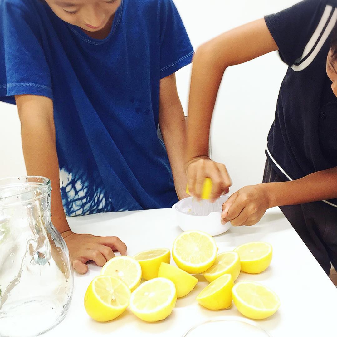 Beautifulife English Lesson! We made fresh lemonade!