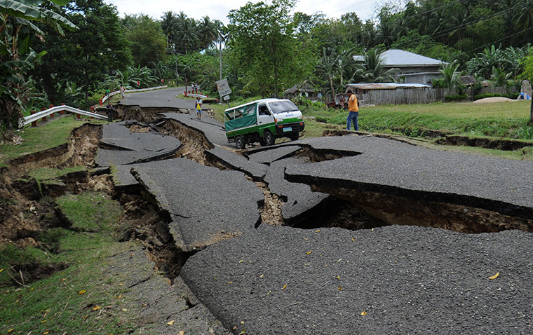 SLC Foothill Net: 6.9 earthquake hits Philippines
