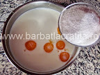 Cremsnit preparare reteta crema de vanilie - adaugam zaharul