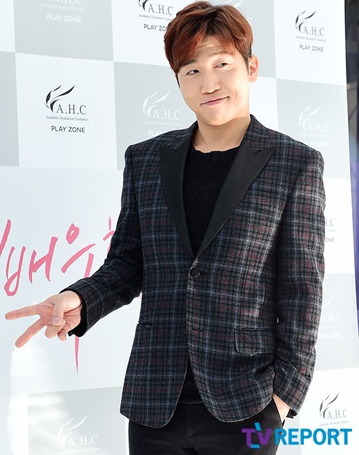 Yoo Se Yoon apologizes for inappropriate word choice at SM concert