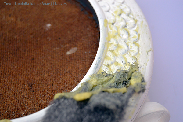 Cómo hacer un decapado en madera con dos colores