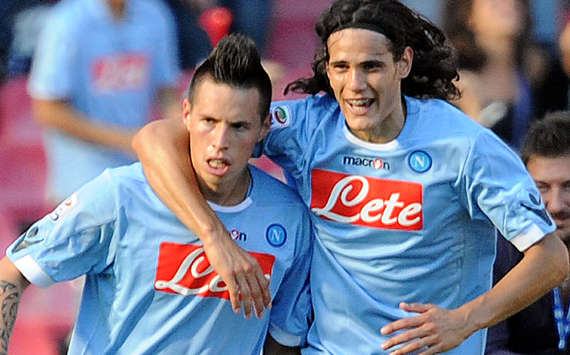 Chelsea: Por los fichajes de Cahill, Krasic, Hamsik y Cavani